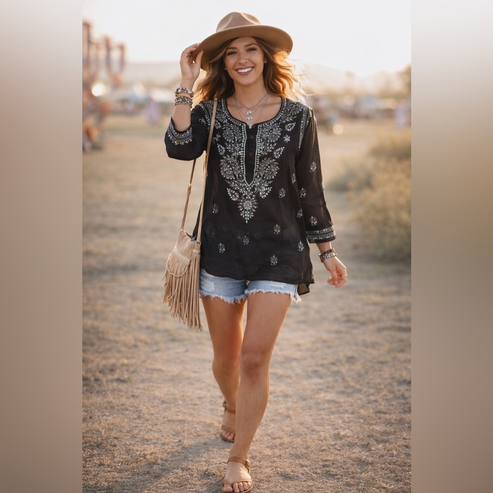Sam Hilu Black Embroidered Tunic Top | Medium